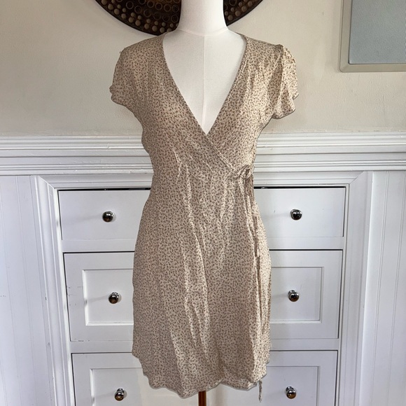 Brandy Melville Dresses & Skirts - Brandy Melville Floral Wrap Dress XS/S/M